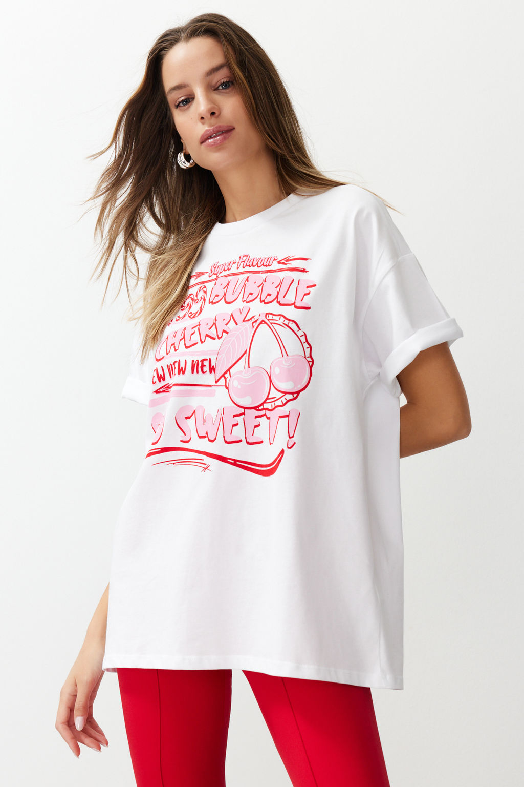 TRENDYOLMILLA Beyaz %100 Suprem Bask?l? Oversize/Rahat Kesim Orme T-Shirt TWOSS24TS00123