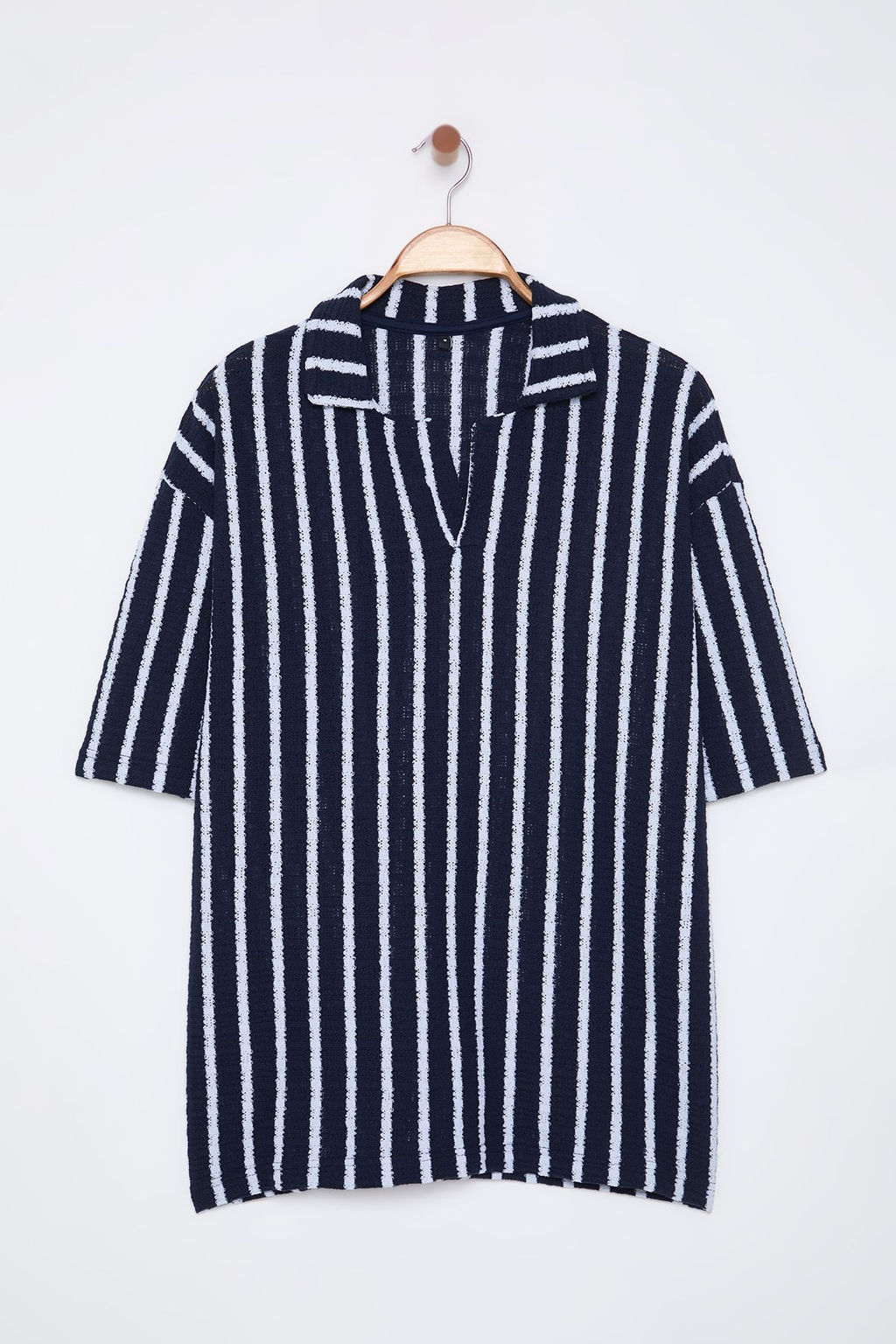 TRENDYOL MAN Limited Edition Lacivert Cizgili Triko Gorunumlu Polo Yaka T-shirt TMNSS25PO00011 - Trendyolmilla фото 3