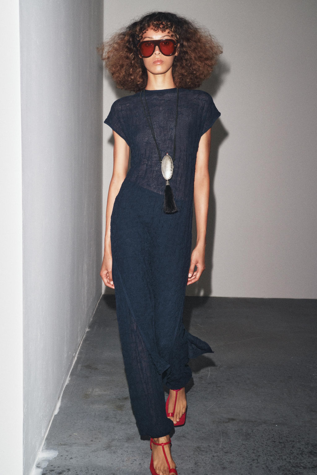 FINE KNIT WRINKLED-EFFECT TROUSERS - Zara фото 10
