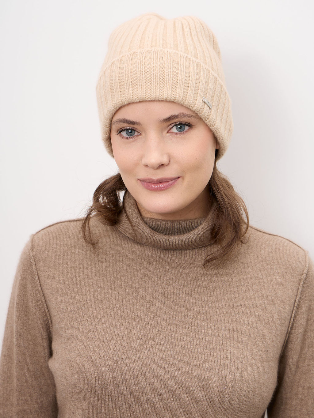 Шапка из кашемира 04336 бежевая