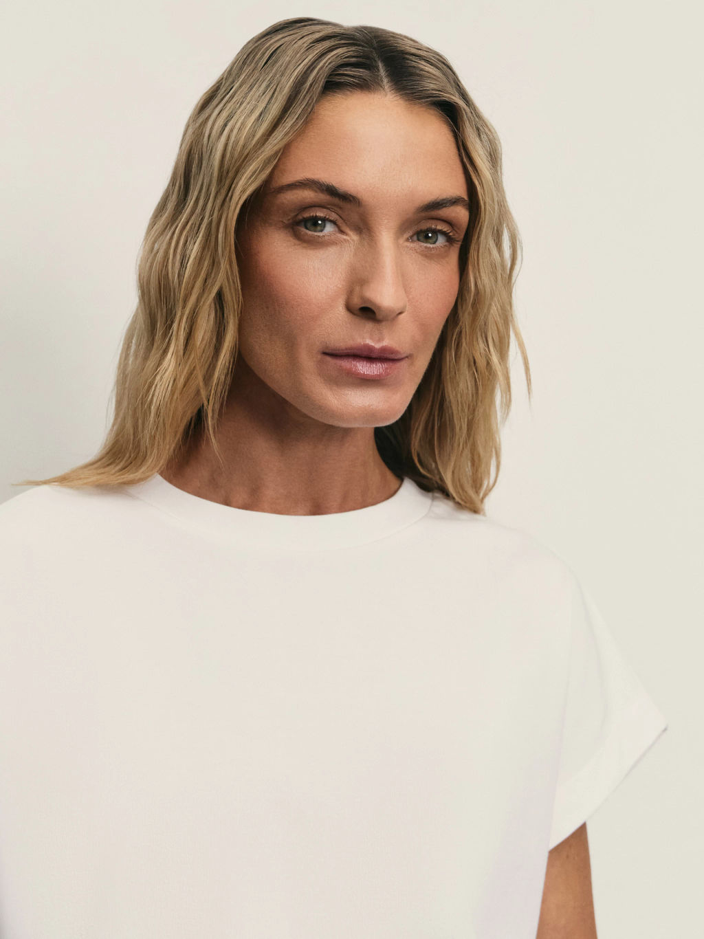 Футболка с бантиками на спине / Zarina  фото 6