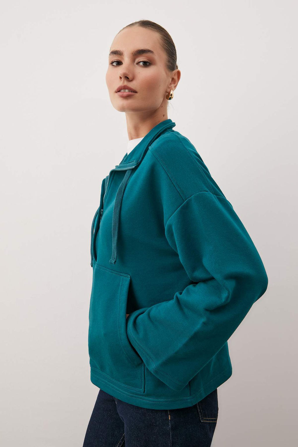 Siyah Dik Yaka Relaxed/Rahat Kal?p Yar?m Pat Fermuarl? ve Cep Detayl? Orme Sweatshirt TWOAW26SW00187 - Trendyolmilla фото 6