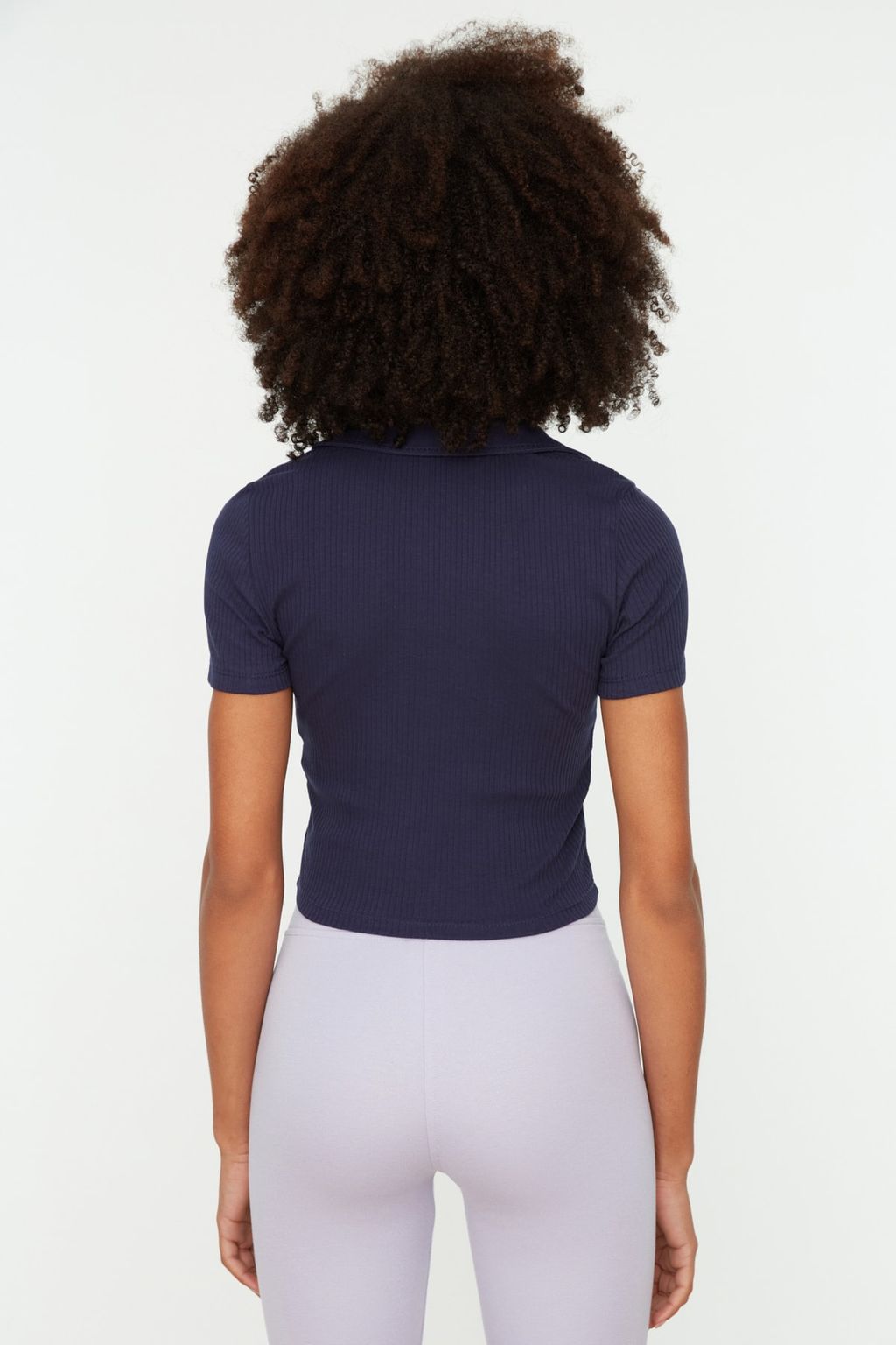 Trendyolmilla Siyah Fitted/Vucuda Oturan Crop Polo Yaka Fitilli Esnek Orme Bluz TWOSS21BZ0038  фото 18