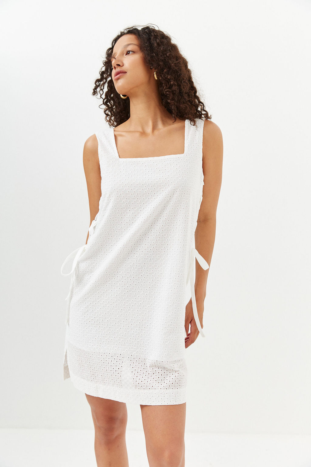 Платье мини из французского шитья со шнуровкой