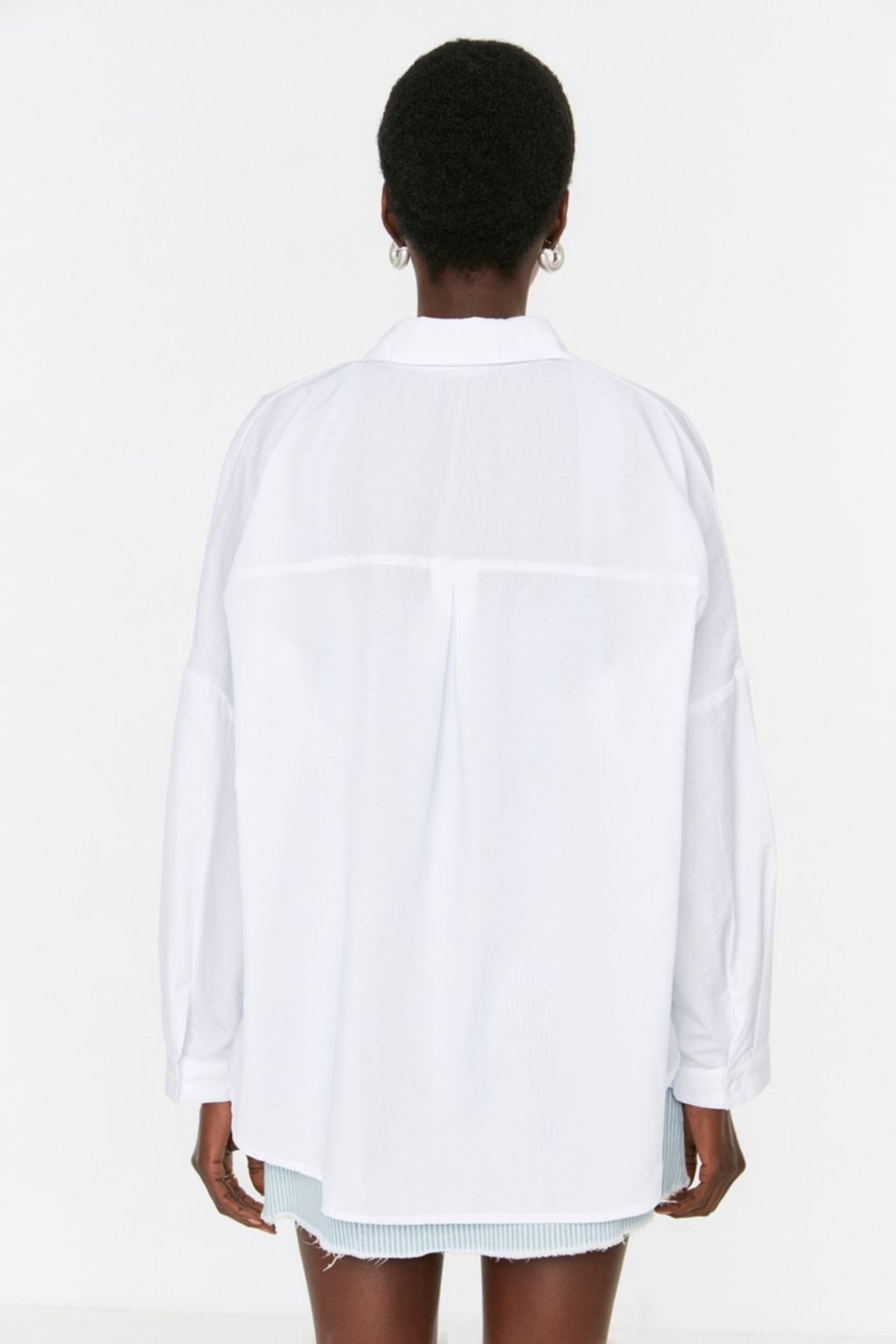 Ekru Pamuklu Oversize Genis Kal?p Dokuma Gomlek TWOSS22GO0669