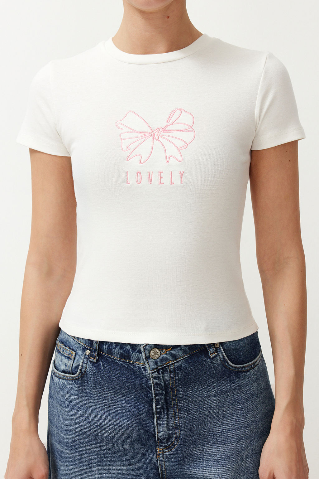 Ekru Kurdele Bask?l? Fitted/Vucuda Oturan Fitilli Esnek Orme T-Shirt TWOSS24TS00231