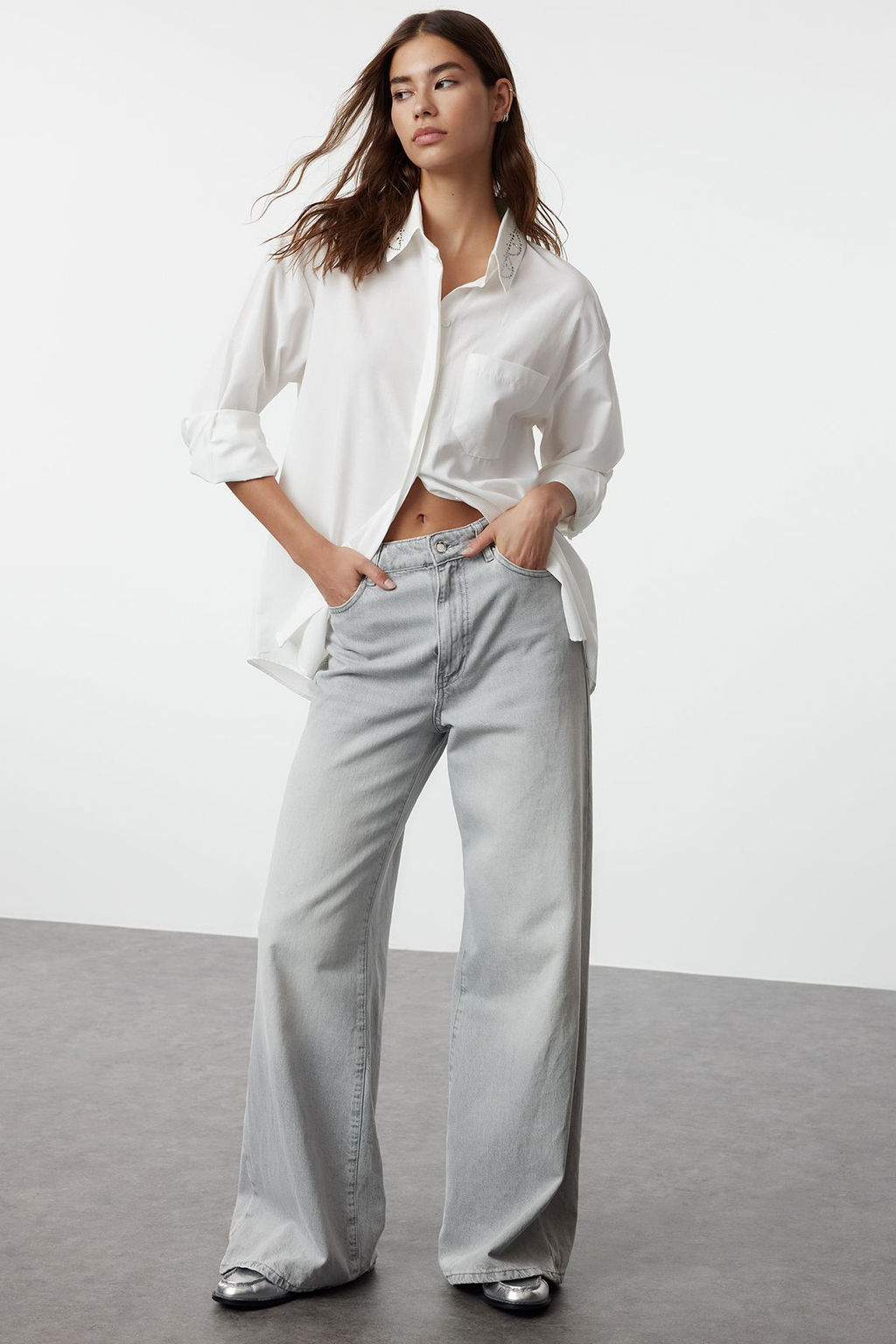 Ekru Yakada Serit Tas Detayl? Oversize / Genis Kal?p Dokuma Gomlek TWOAW25GO00026