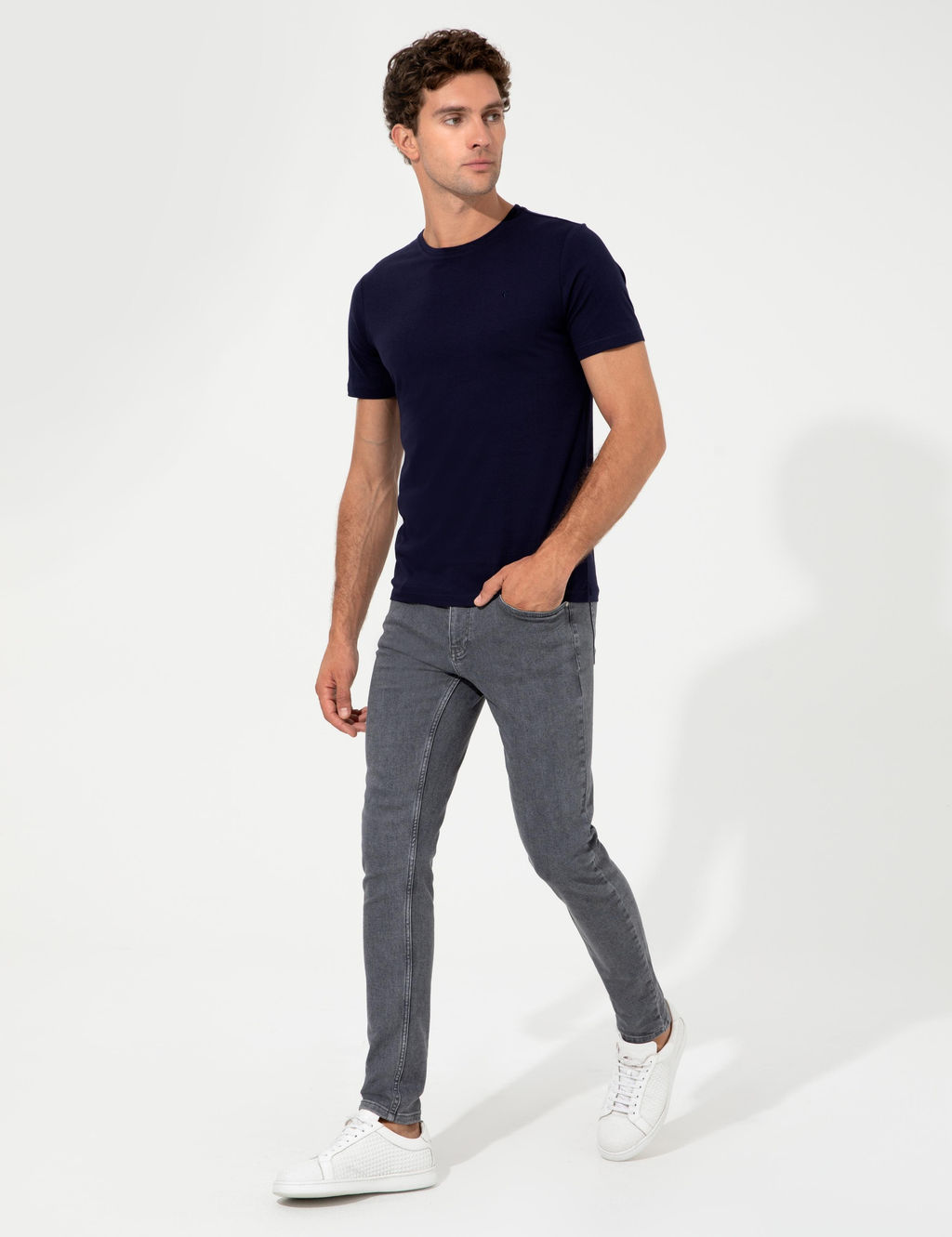 Темно-синяя облегающая базовая футболка - Cacharel фото 4