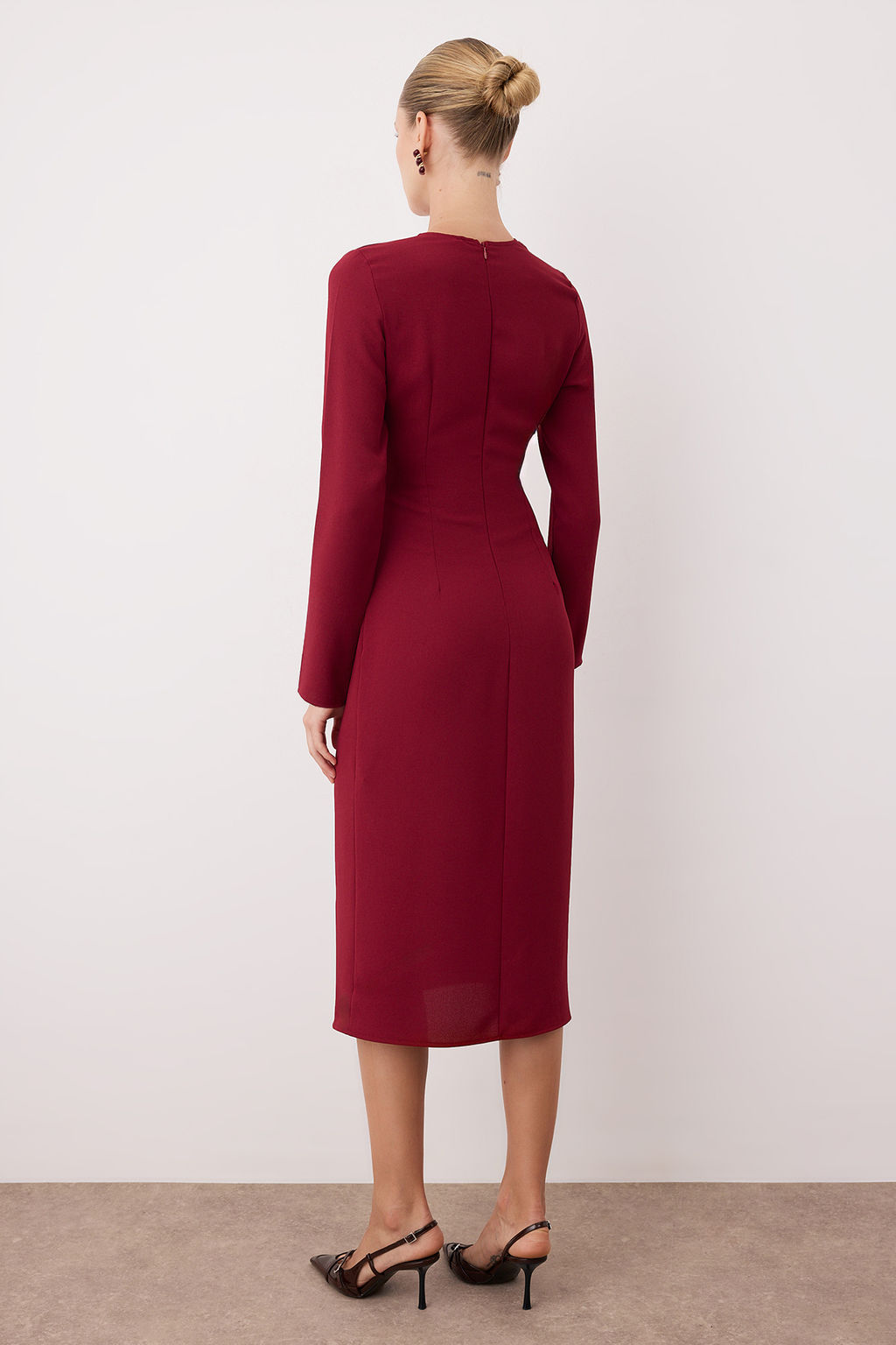 Bordo Duz A Kesim Aksesuar Detayl? Midi Dokuma Elbise TWOAW26EL00182 - Trendyolmilla фото 4