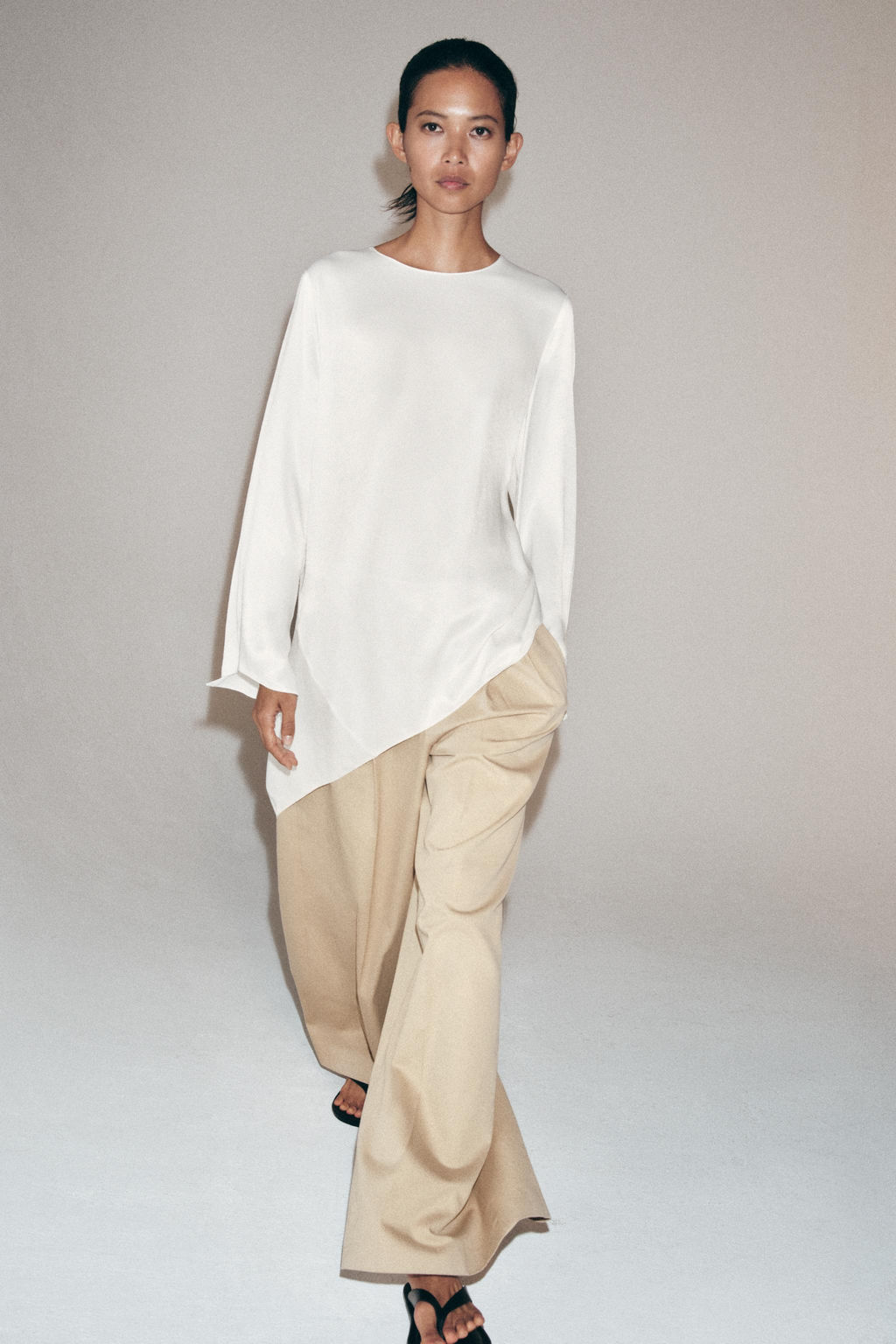 TOP ASIM?TRICO SATINADO ZW COLLECTION / Blanco roto - Zara фото 8