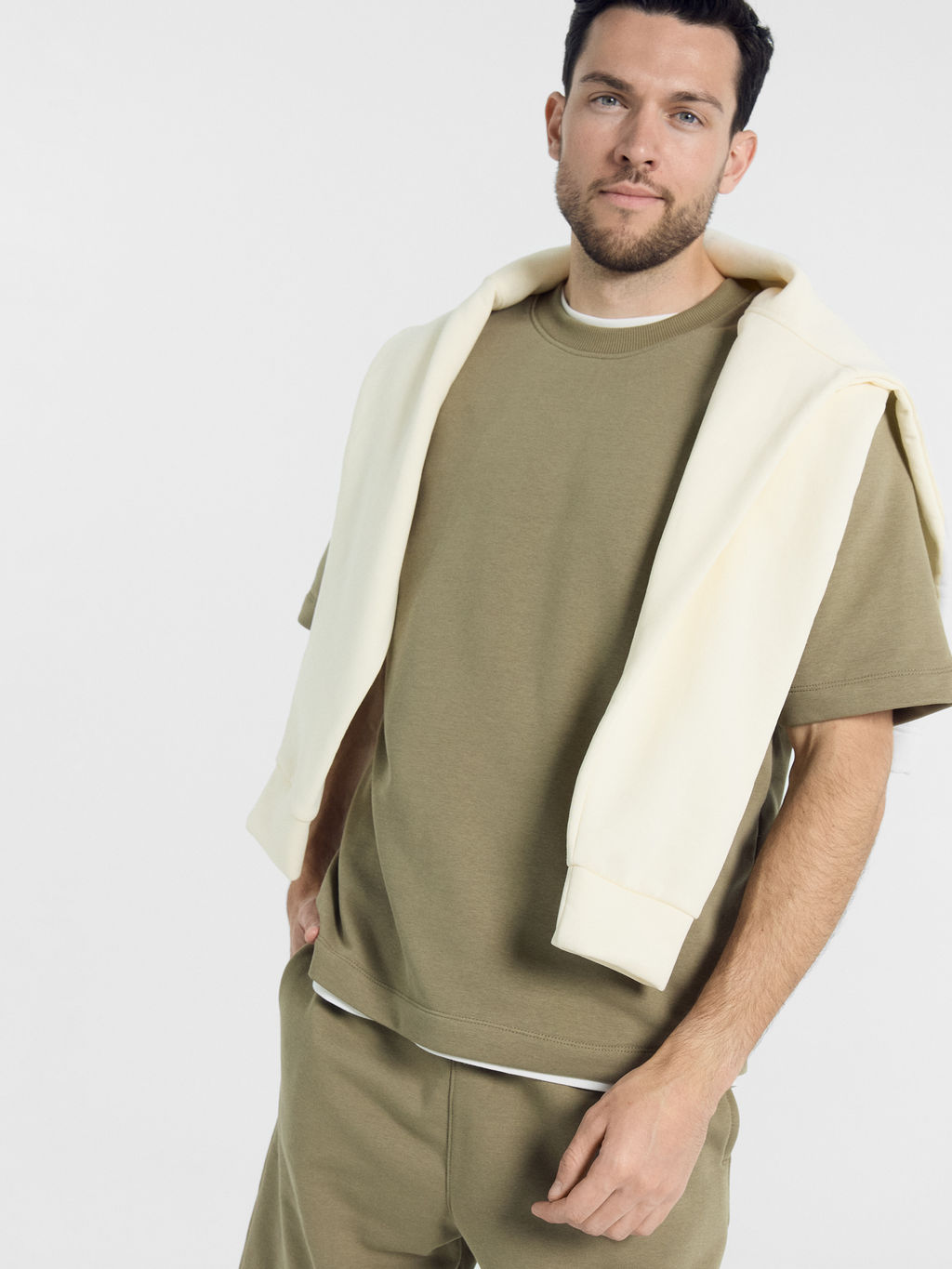 Комплект мужской (футболка, шорты) в зеленом цвете хаки 191011 - Mark formelle фото 2