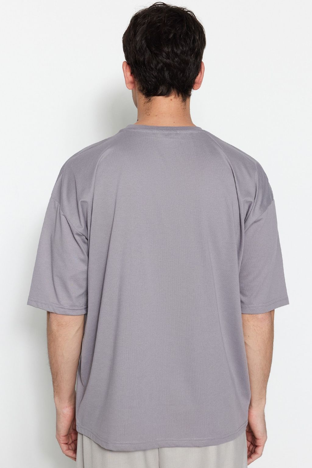 TRENDYOL MAN Siyah Basic Bisiklet Yaka Oversize/Genis Kesim K?sa Kollu T-Shirt TMNSS22TS0317 - Trendyolmilla фото 31