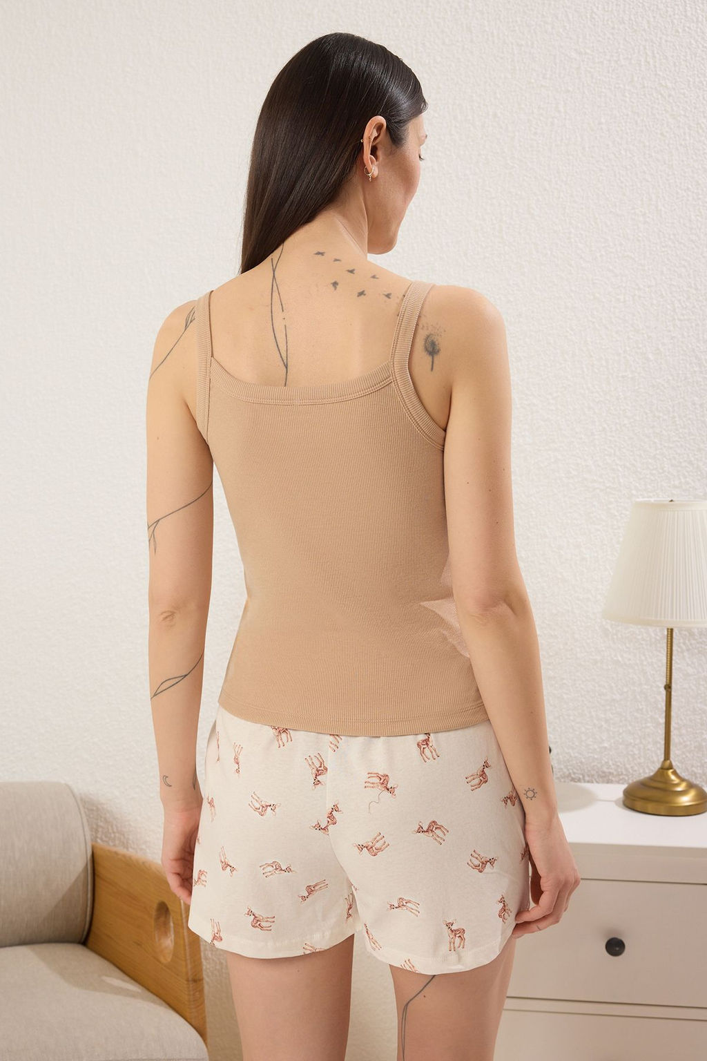 Trendyolmilla Bej Geyik Nak?s ve Bask?l? Fitilli Sortlu Orme Pijama Tak?m? THMSS25PT00292  фото 5