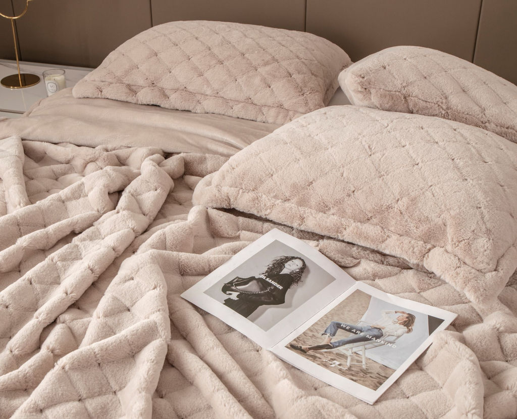 Покрывало декоративное Shinshilla point (жемчужно-бежевый) 220х240