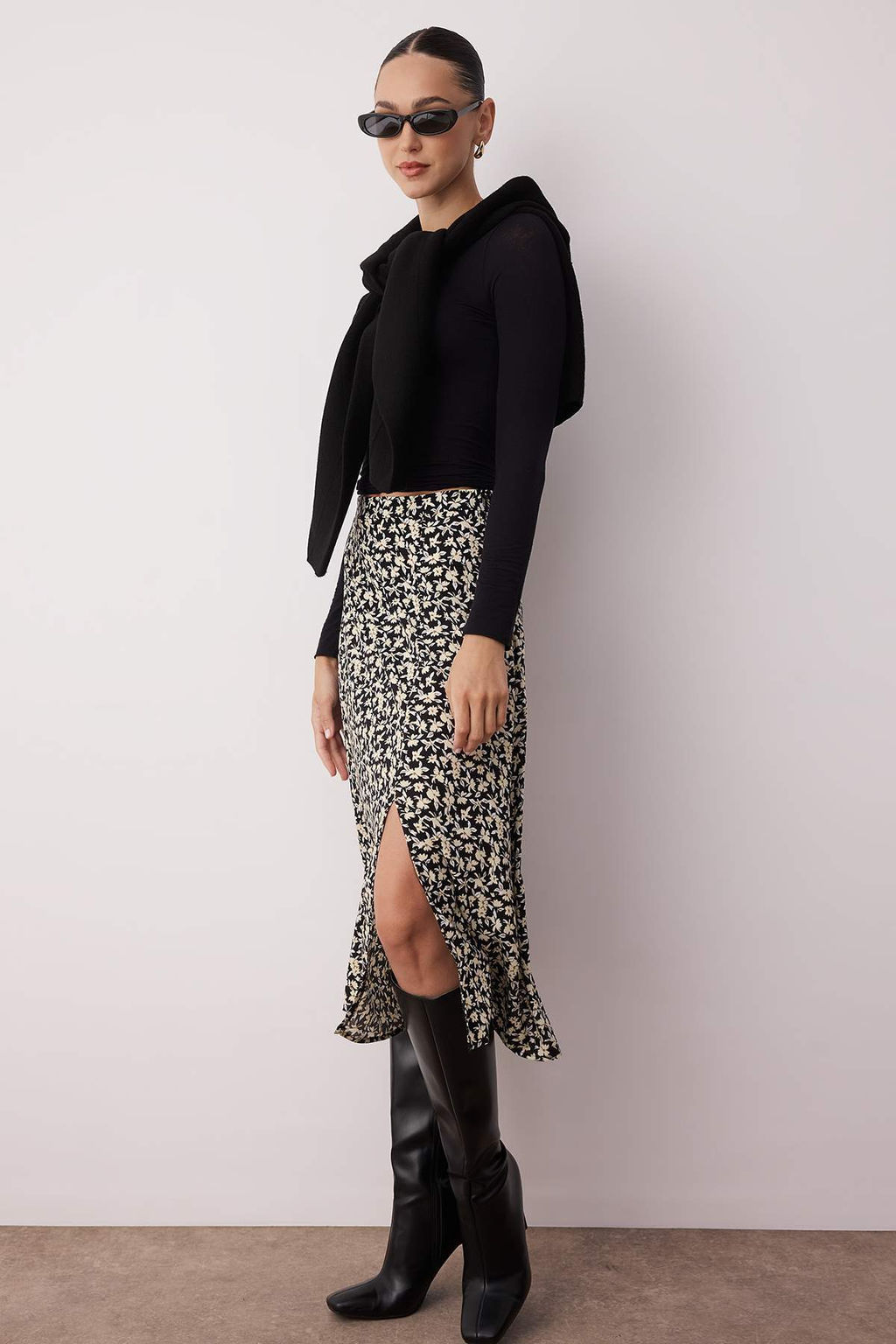 Siyah Y?rtmac Detayl? Cicek Desenli Viskon Kumasl? Midi Dokuma Etek TWOSS20ET0230