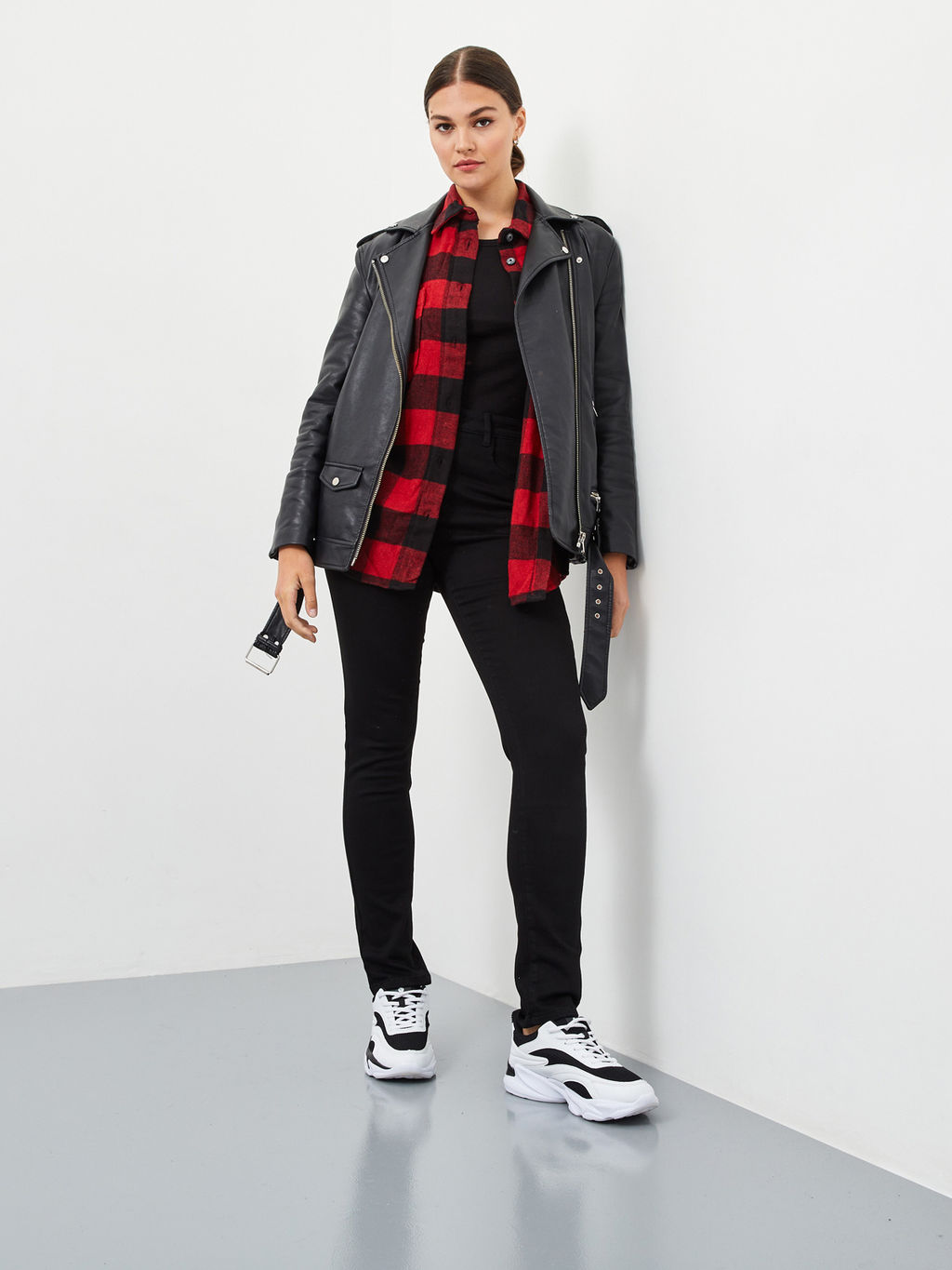 Утепленные Женские джинсы зауженного кроя с начесом - Mossmore фото 2