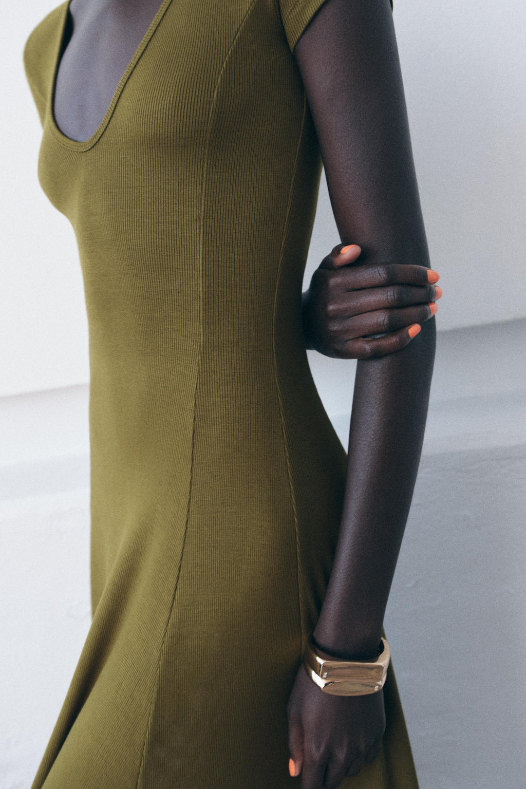 VESTIDO LARGO RIB / Oliva oscuro - Zara фото 4