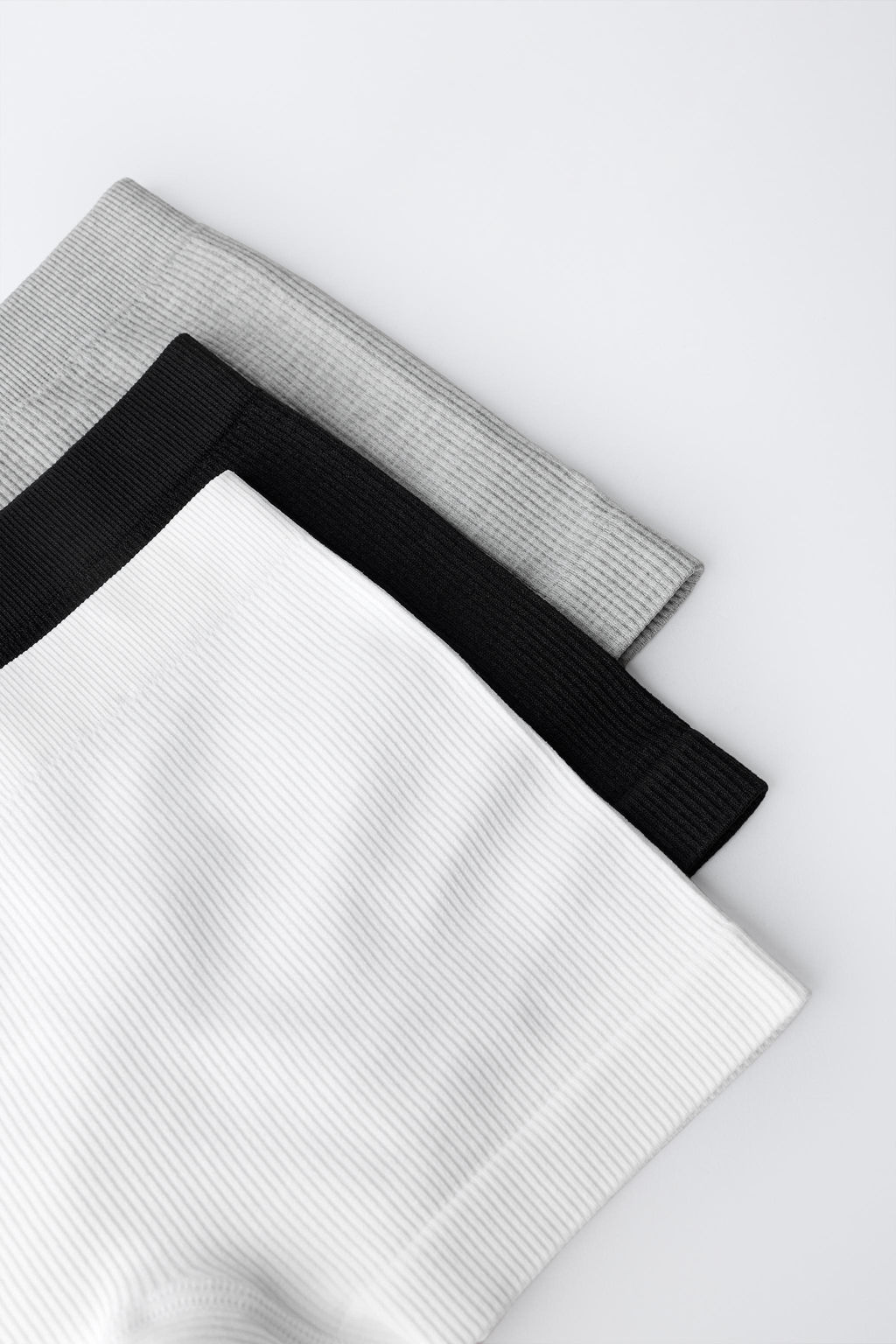 8-14 A?OS/ PACK TRES CULOTTE SEAMLESS / Blanco / Negro - Zara фото 5