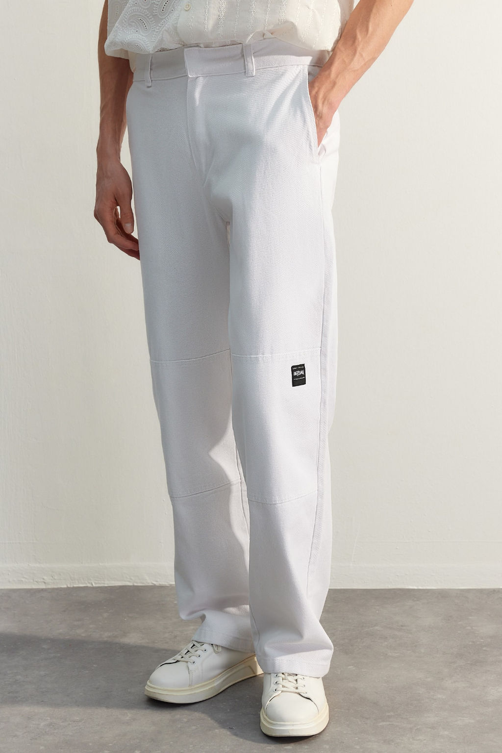 TRENDYOL MAN Limited Edition Beyaz Premium Loose Fit Etiket Detayl? Pantolon TMNSS23PL00038 - Trendyolmilla фото 5