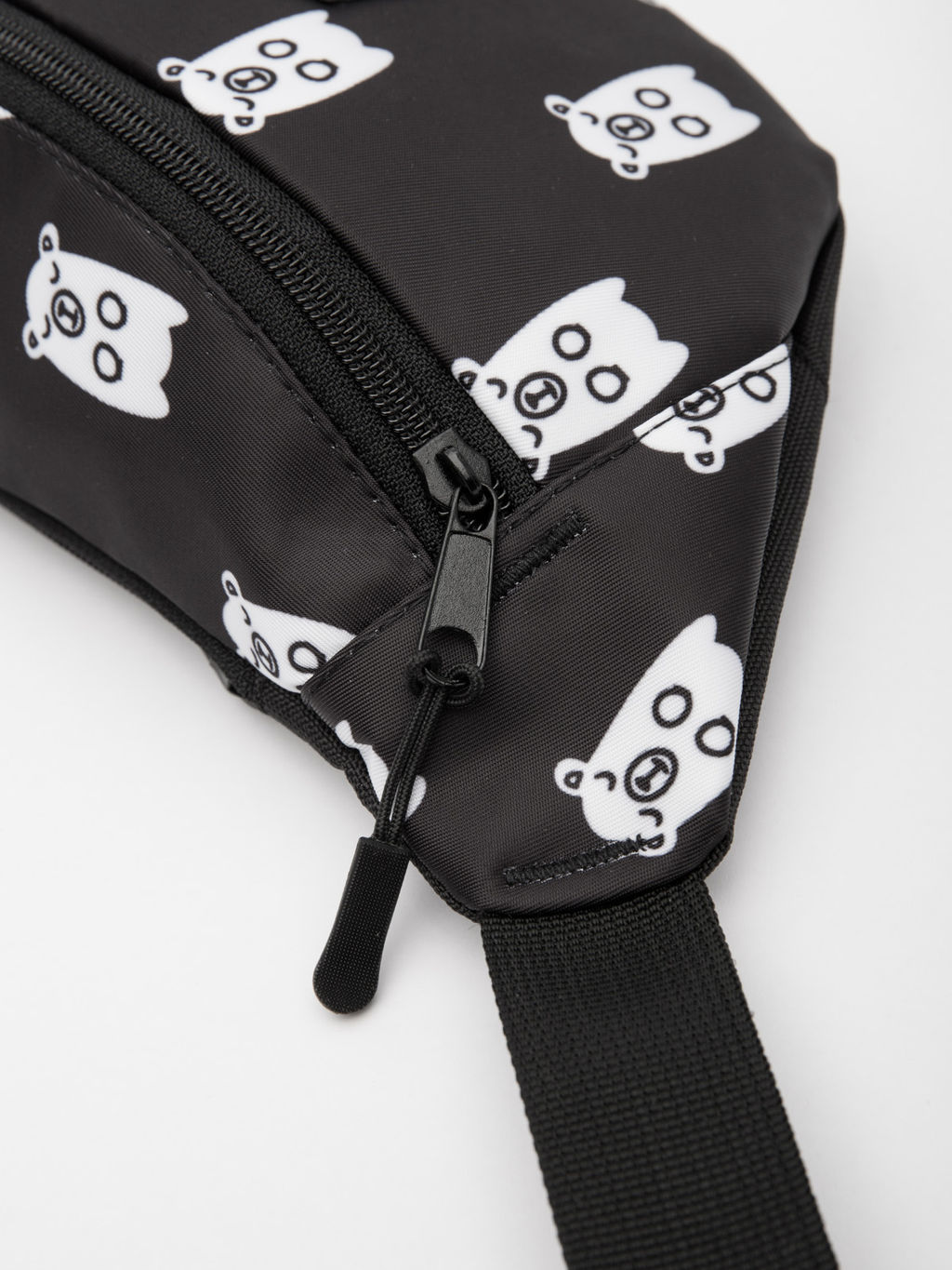 V48 401 221 Сумка поясная