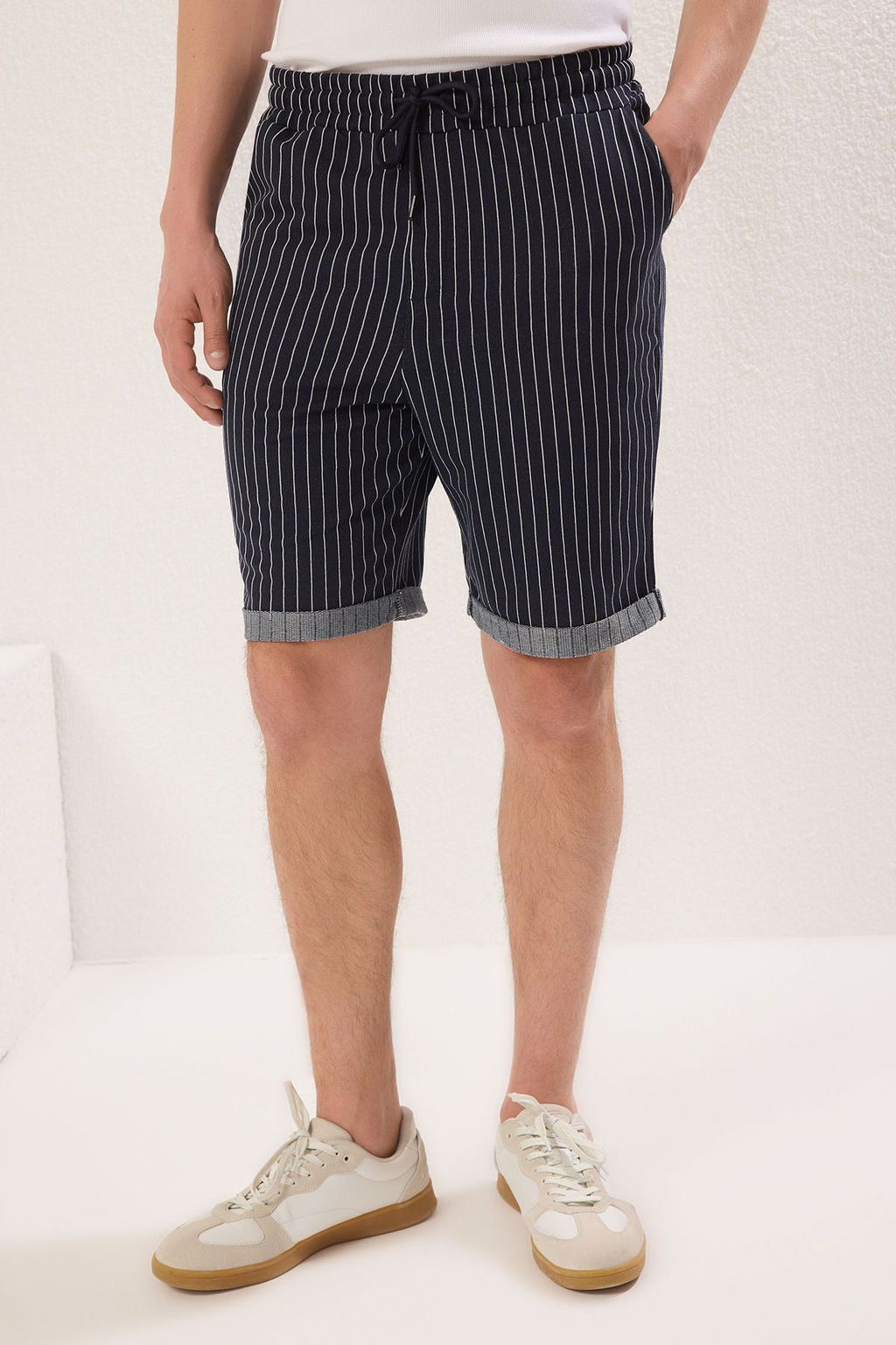 TRENDYOL MAN Siyah Regular Orta Boy/Normal Kesim Cizgili Sort TMNSS20SR0200 - Trendyolmilla фото 3