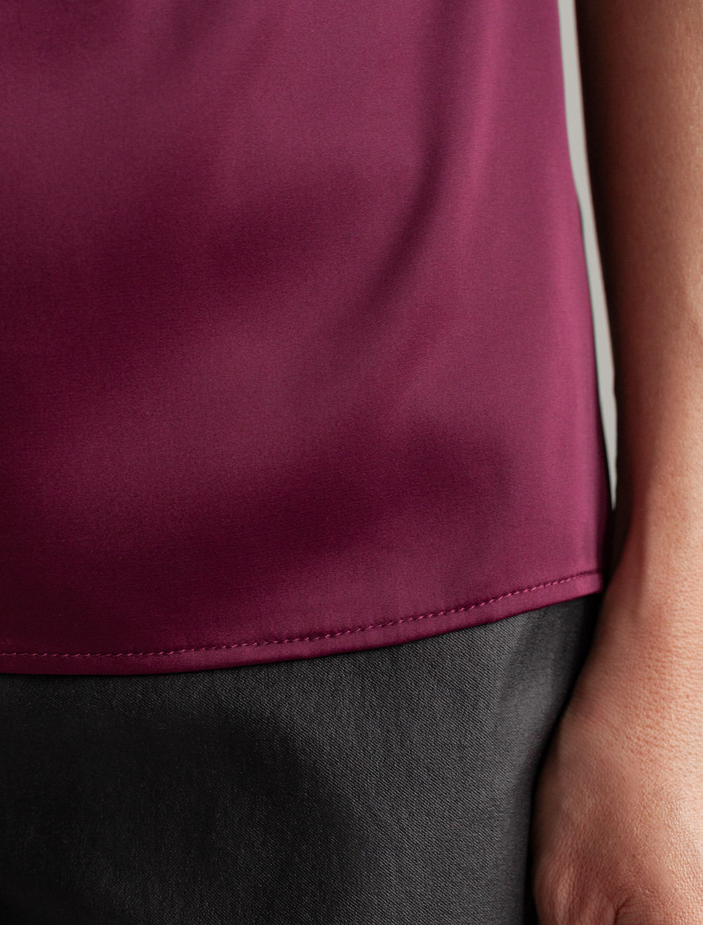 Блузка Vilatte D29.276 сатин винный  фото 6