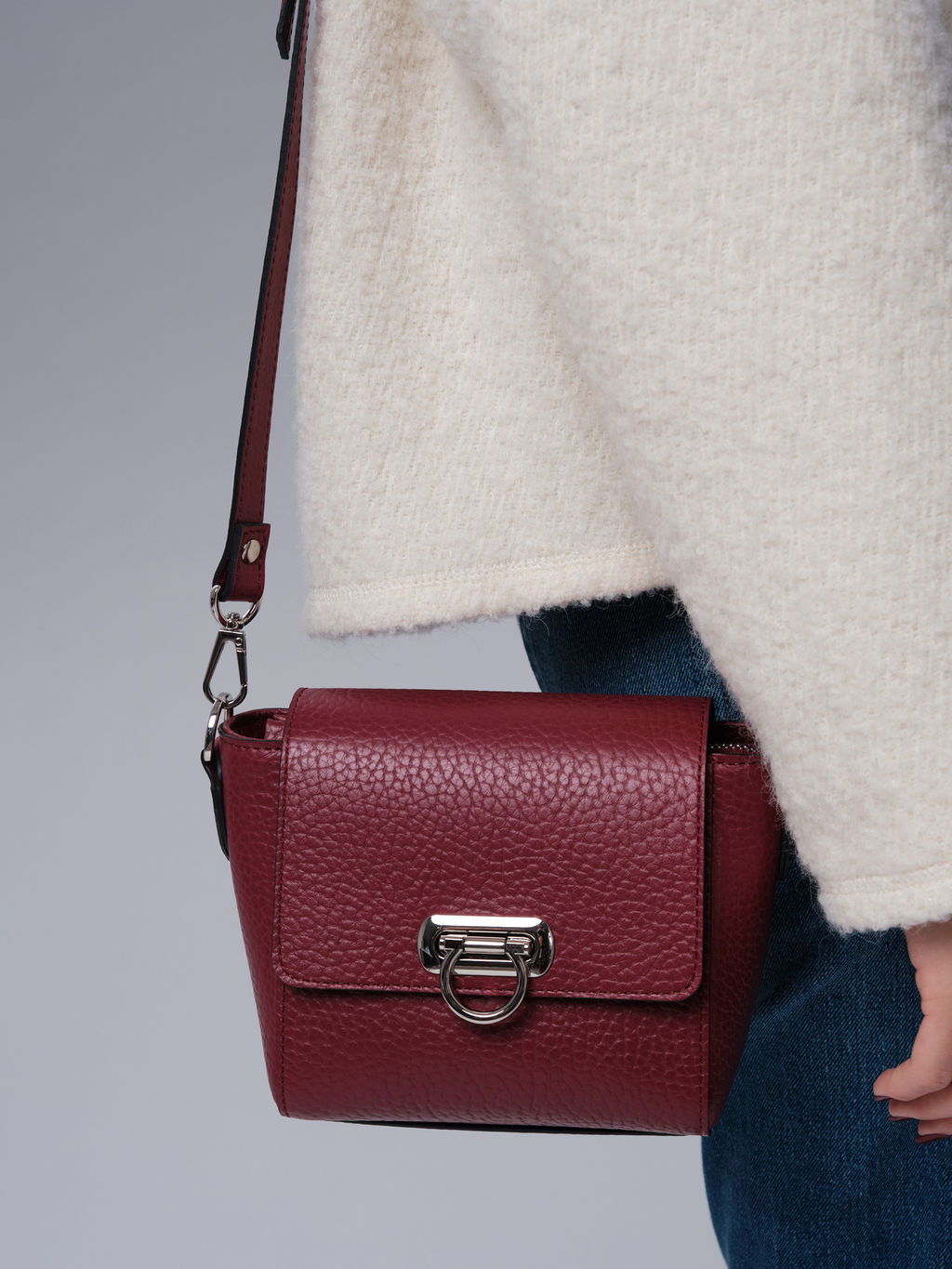 Сумка кожаная кросс-боди Azaro 3520 вишневый/соло