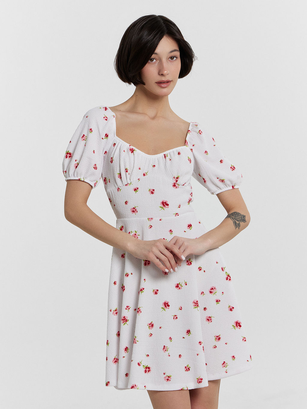 Платье женское белое с цветочным принтом