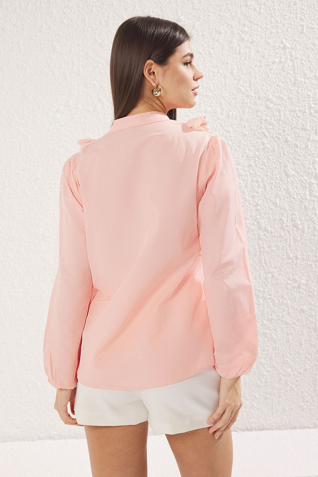Ac?k Pembe Dantel Detayl? Pamuklu Regular Normal Kal?p Dokuma Gomlek TWOSS20GO0044
