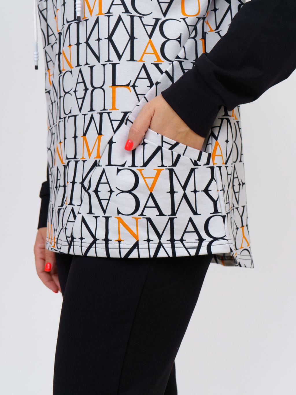 919 Костюм "Черный/буквы/оранжевый"