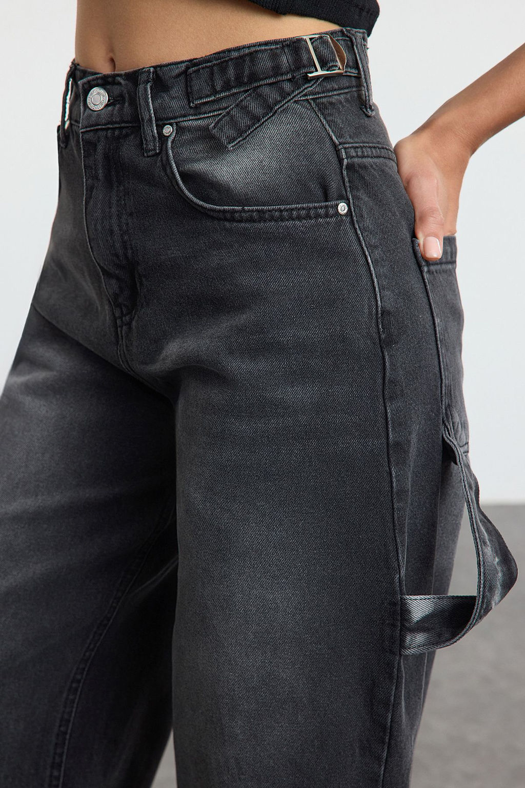 TRENDYOLMILLA Koyu Mavi More Sustainable Y?kama Efektli Bol Kesim Yuksek Bel Carpenter Skater Jeans TWOAW24JE00308  фото 36