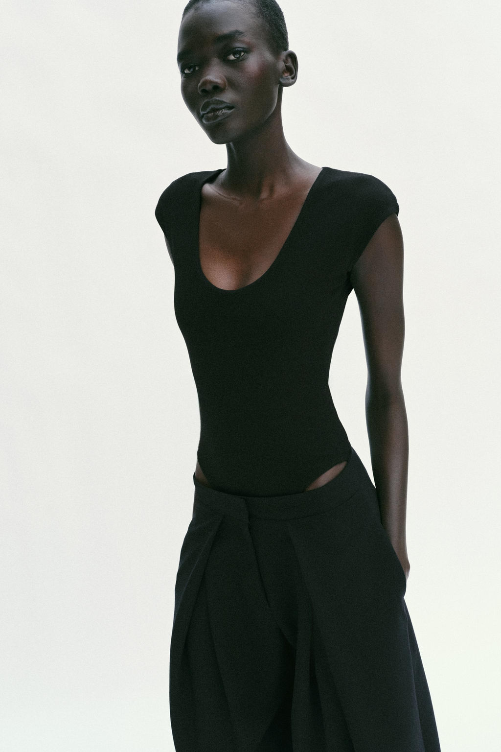 BODY ESCOTE REDONDO / Negro - Zara фото 2