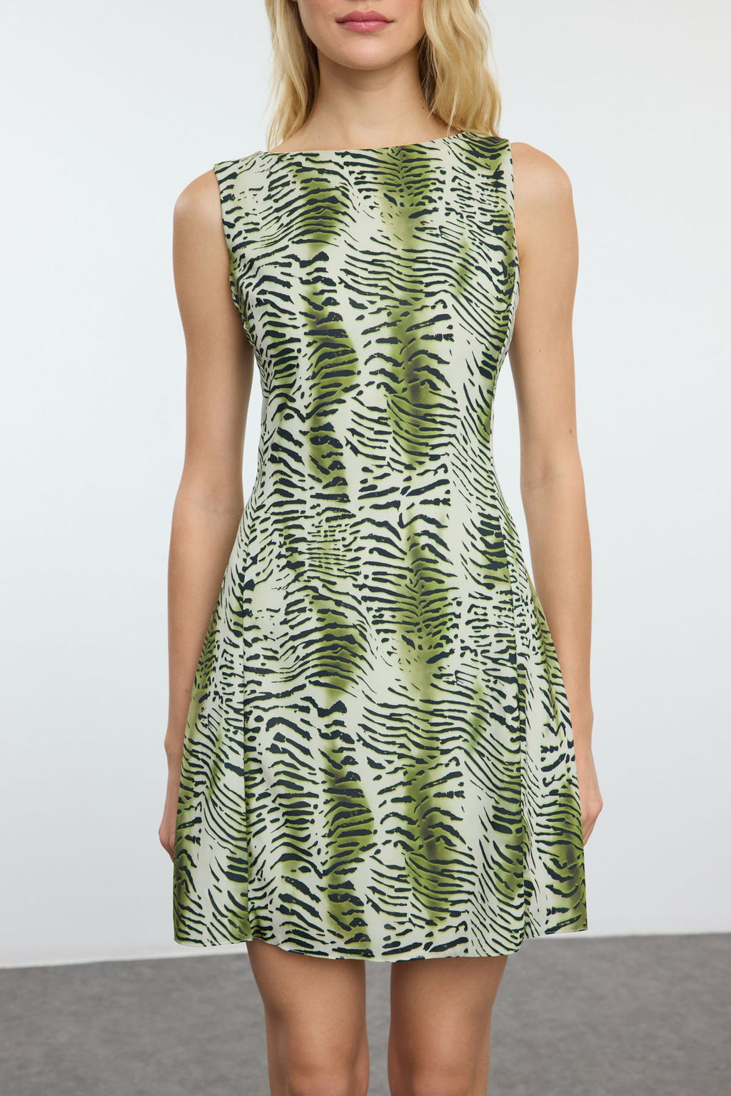 TRENDYOLMILLA Kahverengi Leopar Desenli Mini Saten Dokuma Elbise TWOSS24EL01065 фото 11