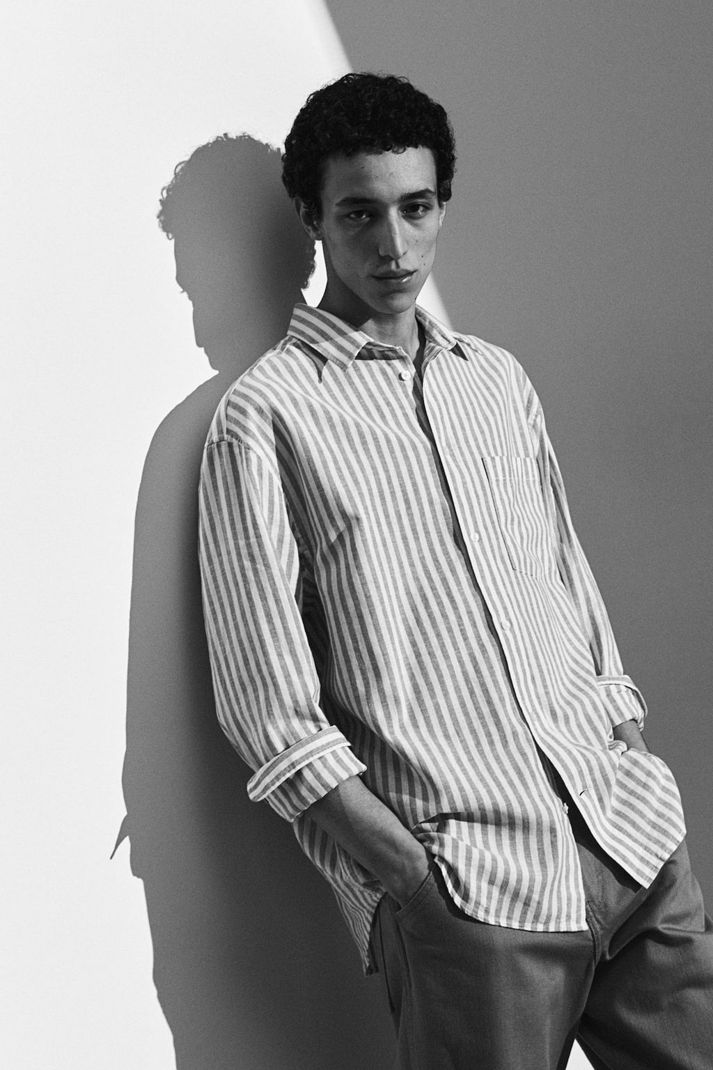 Camisa en mezcla de lino Relaxed Fit - H&m фото 2
