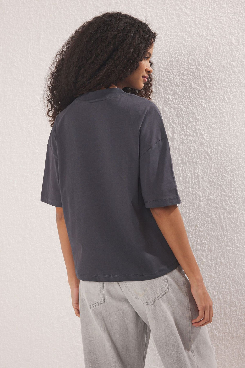 Antrasit %100 Kal?n Pamuklu Dik Yaka Truvakar Kol Orme T-Shirt TWOSS24TS00074