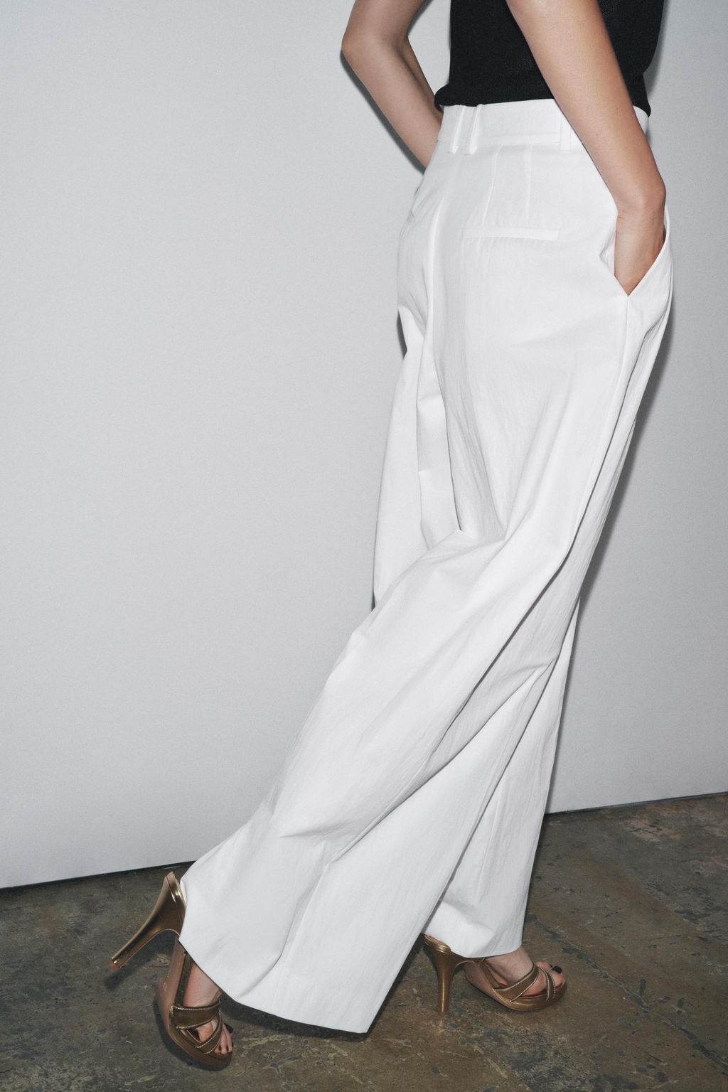 ZW COLLECTION TECHNICAL-EFFECT DARTED TROUSERS - Zara фото 13