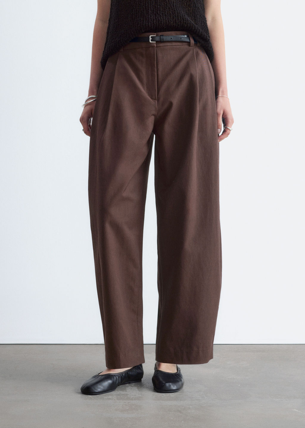 Pantalones recortados con perneras de barril
