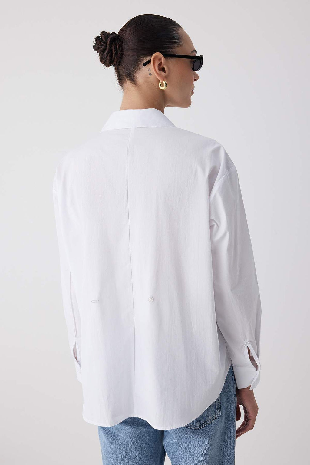 Beyaz Arkas? Dugme Detayl? Oversize Gomlek TWOAW26GO00009 - Trendyolmilla фото 16
