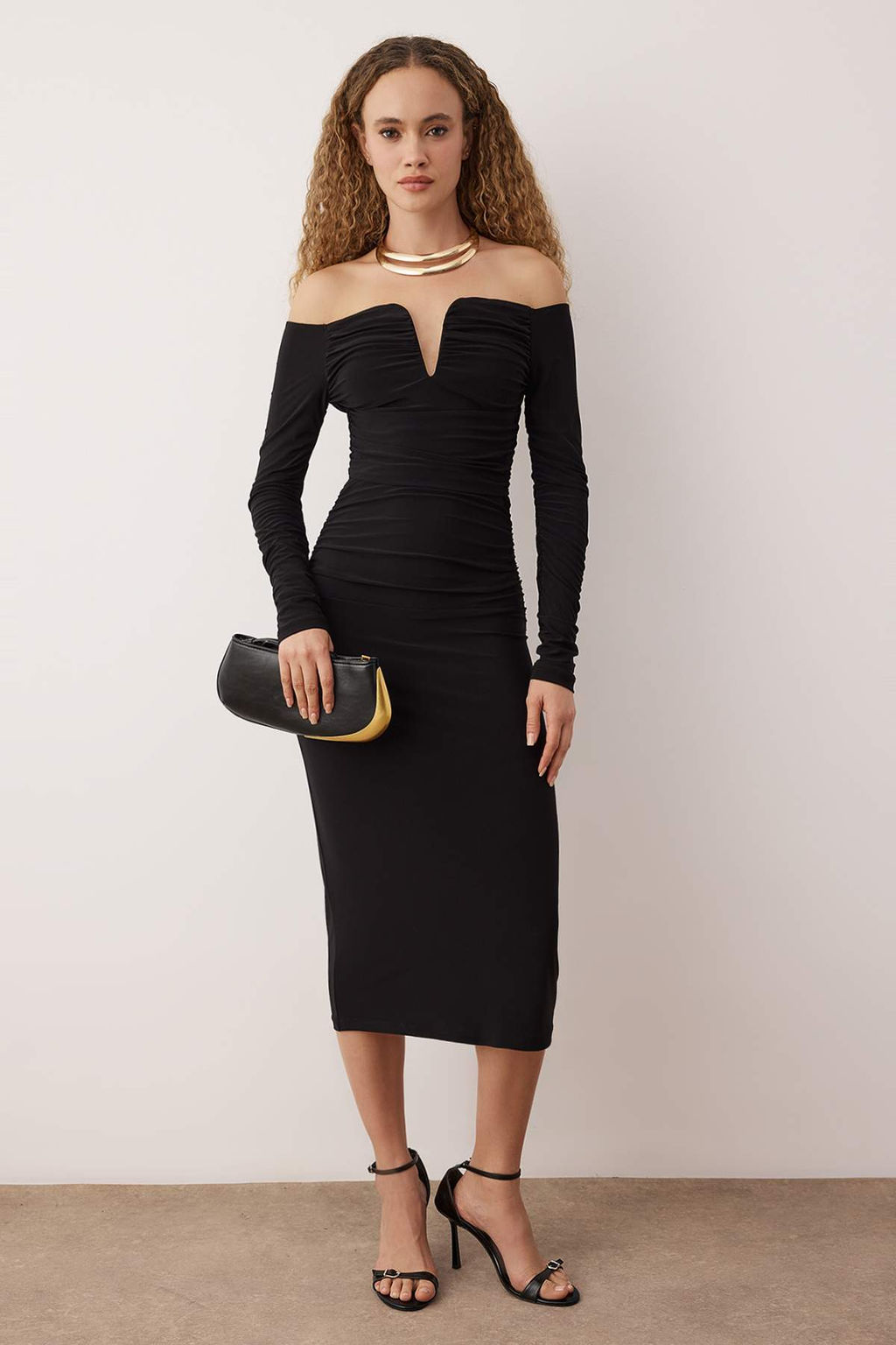 Siyah Vucuda Oturan Carmen Yaka Orme Elbise TPRAW25EL00073