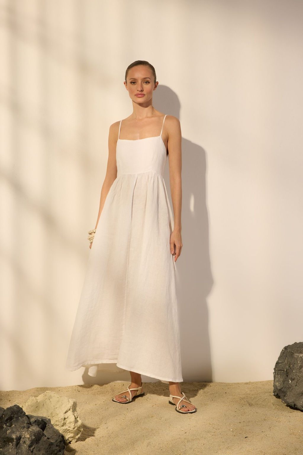 Trendyolmilla Beyaz %100 Keten Maxi Elbise TWOSS25EL00643