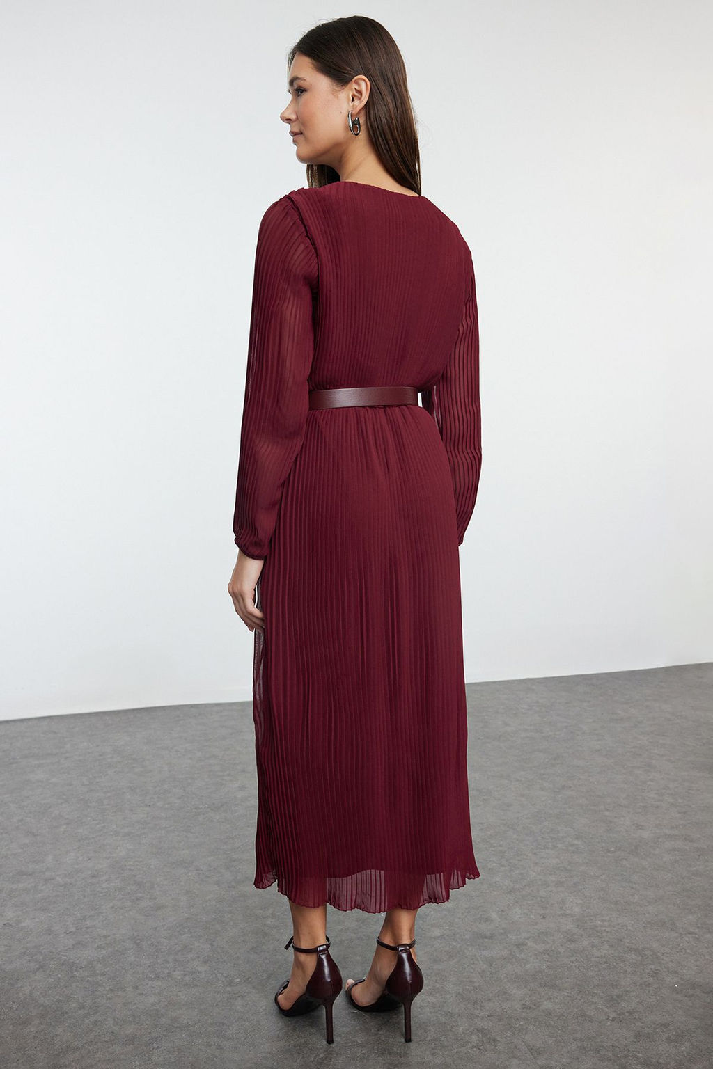 Bordo Kemerli A Kesim Piliseli Maxi Astarl? Sifon Ucus Ucus Dokuma Elbise TWOAW24EL00471