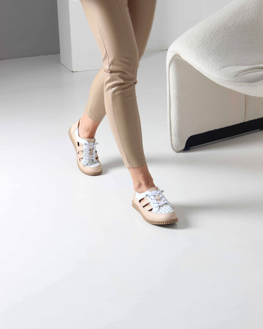 Слипоны 165.8000be. белый-бежевый