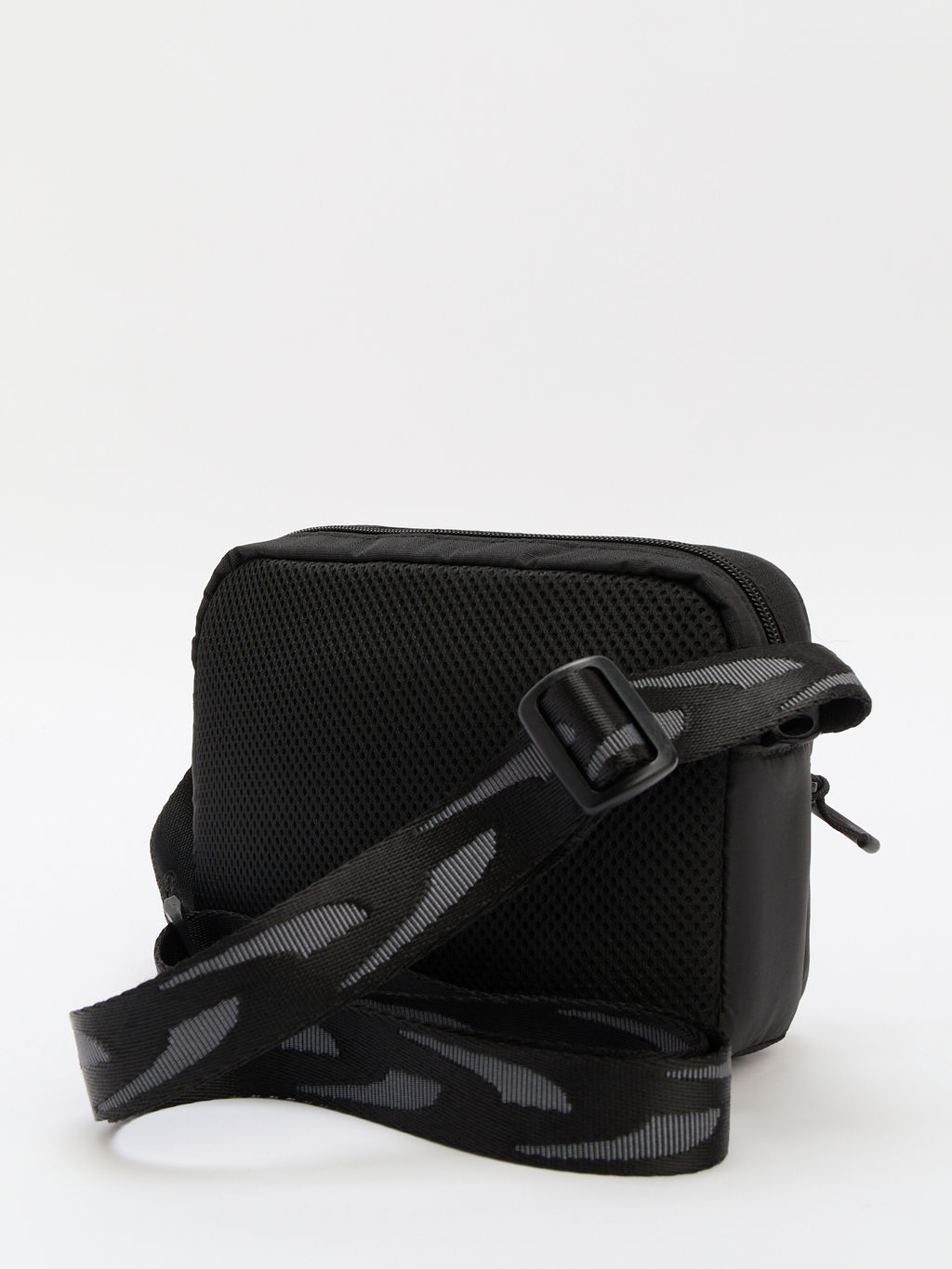 Сумка через плечо PUMA FUTURE ARCHIVE Crossbody Bag Артикул 4285570, черный