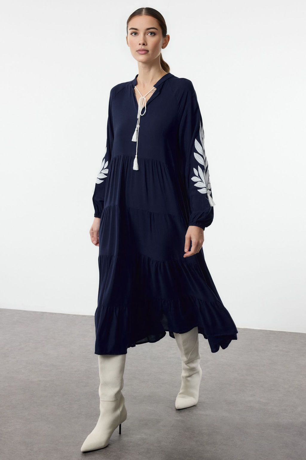 TRENDYOLMILLA Lacivert Genis Kesim Nak?sl? Midi Dokuma Elbise TWOAW25EL00543