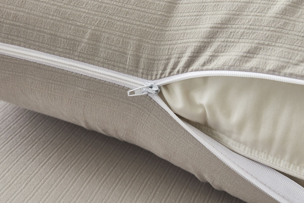 Комплект постельных принадлежностей, простыня на резинке Борт 25 + 2 наволочки 50*70 серый