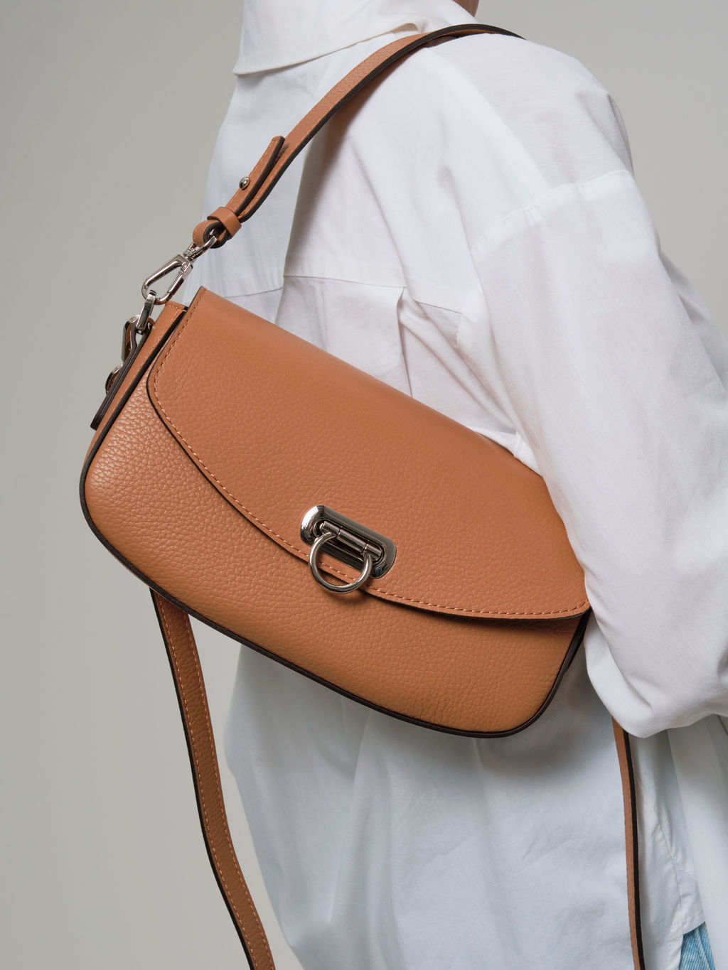 Сумка кожаная на плечо Azaro 31049 коричневый лист