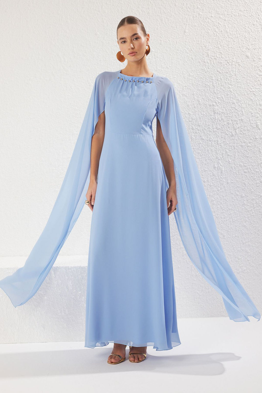 TRENDYOLMILLA Ac?k Mavi Aksesuar Detayl? Astarl? Sifon Dokuma Uzun S?k Abiye Elbise TPRSS25AE00125  фото 2