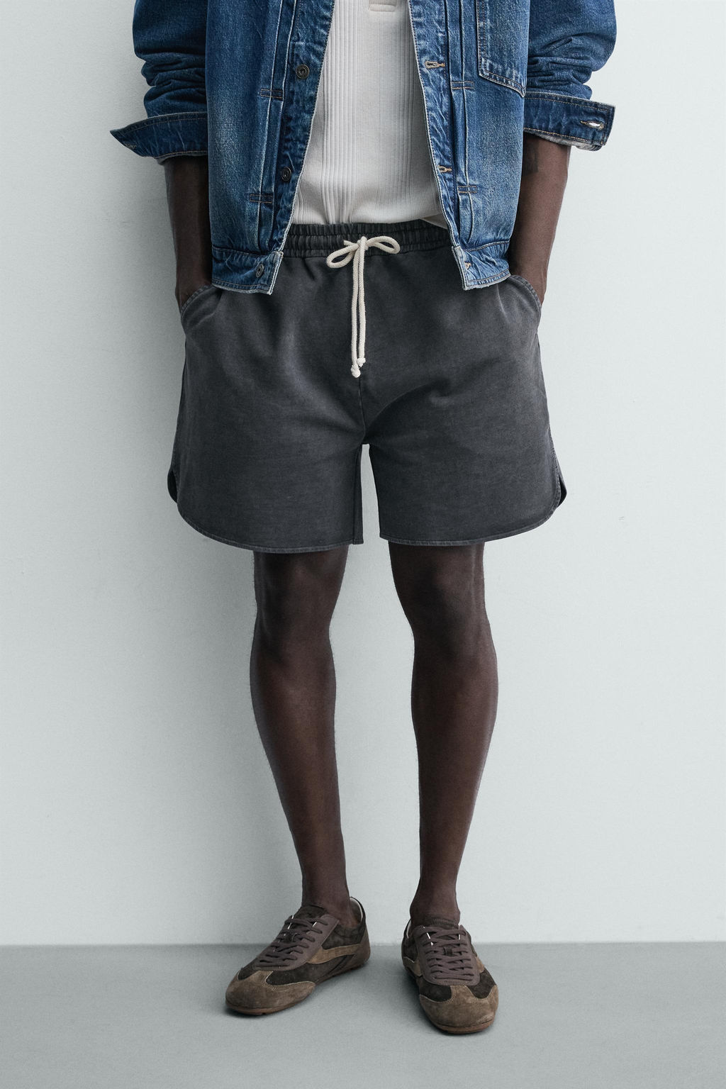 SHORTS JOGGER LAVADOS / Antracita oscuro