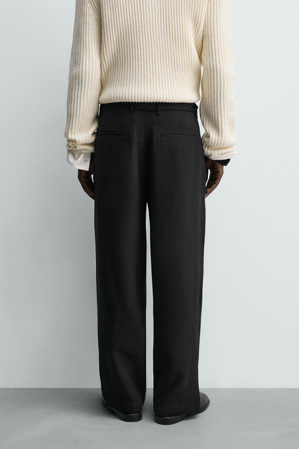 PANTAL?N PLIEGUES TRAJE RELAXED FIT / Negro - Zara фото 3