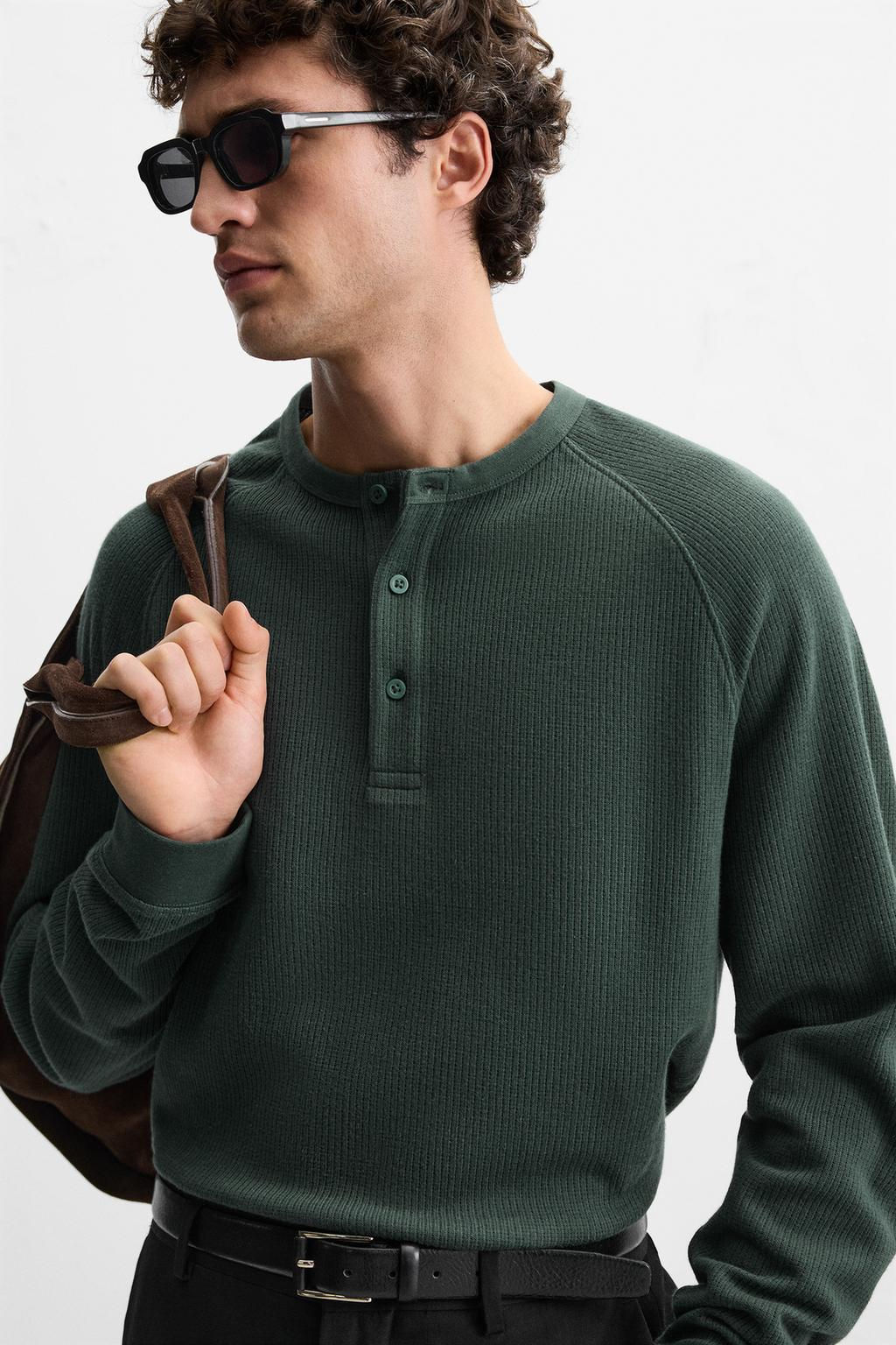 T-SHIRT WITH BUTTONED NECK - Zara фото 5